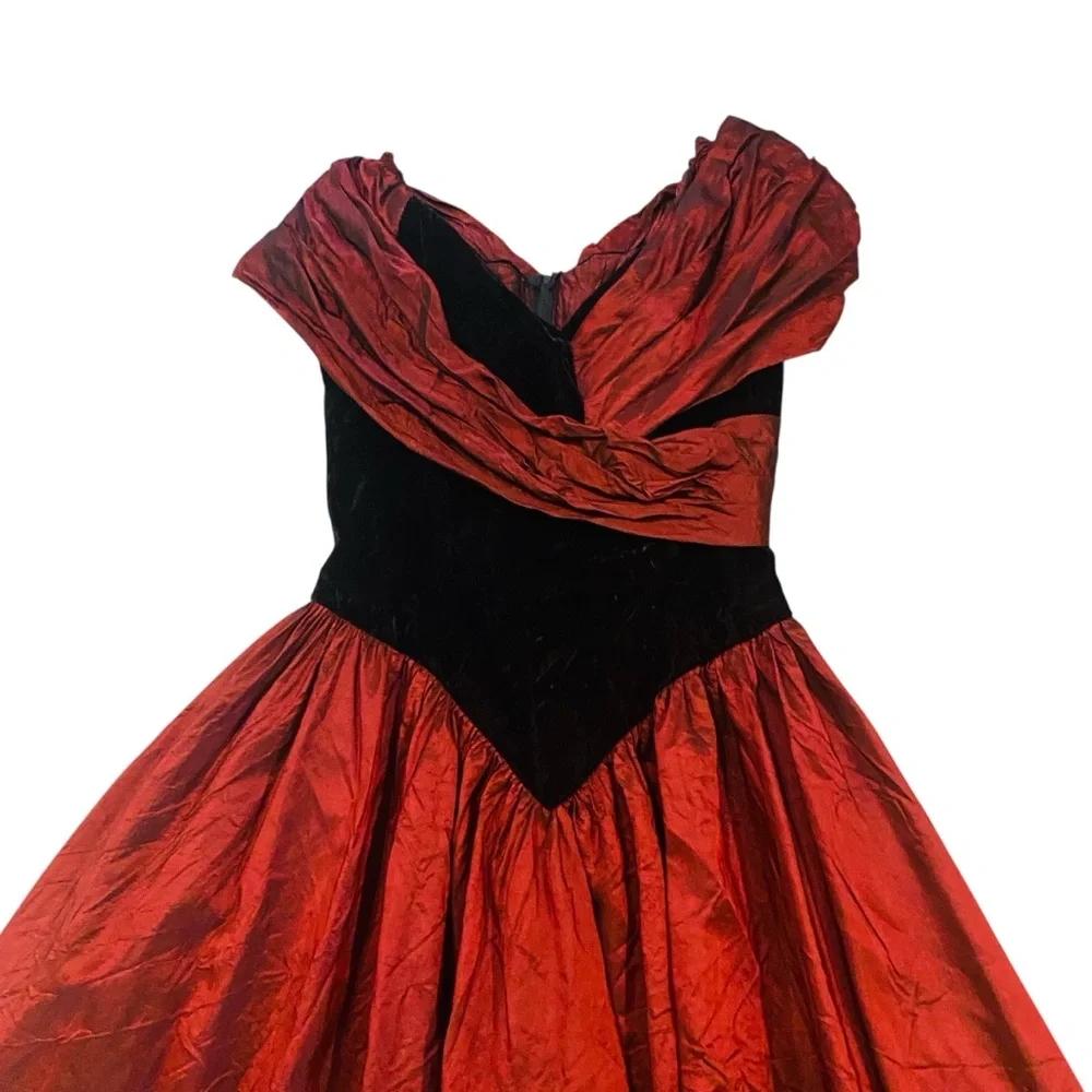 LORALIE Vintage Red Iridescent Wuthering Heights Gown Black Velvet Whimsygoth - Picture 3 of 5